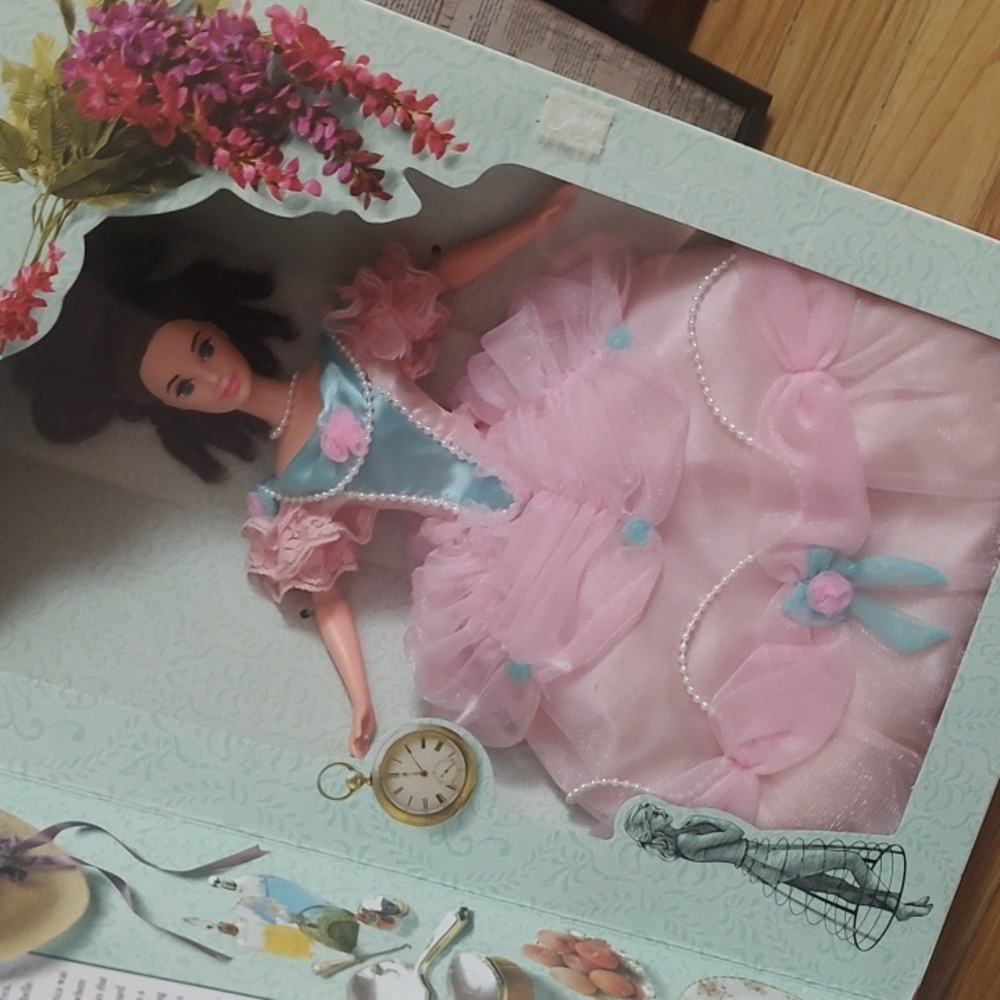 Southern Belle Barbie - Picture 6 of 12